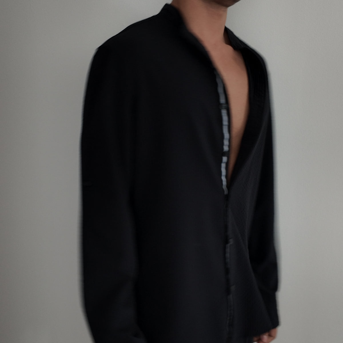 Camisa Negra Mao