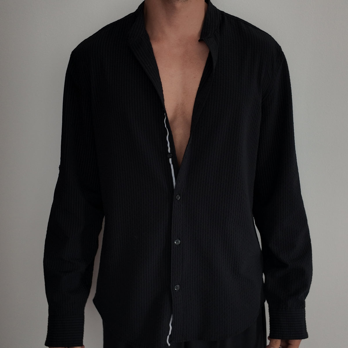 Camisa Negra Mao